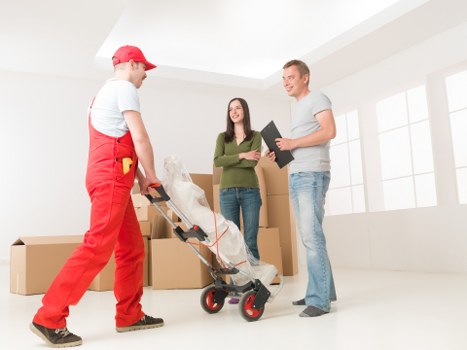 Wapping flat and apartment moving service with helpers