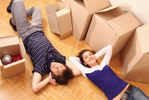 Local removals team planning access for a Wapping street move
